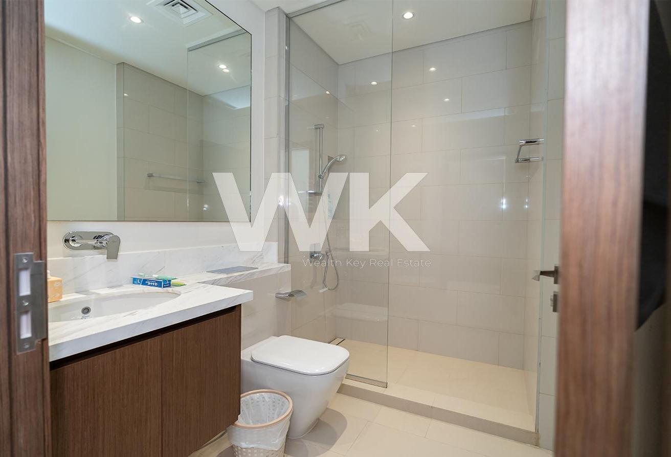 High Floor / Burj and Creek View / 4BR Furnished photo 15