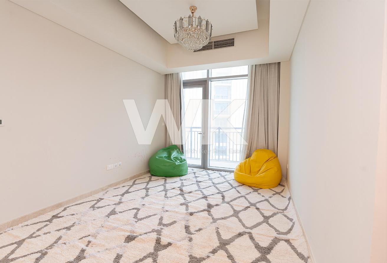 High Floor / Burj and Creek View / 4BR Furnished photo 9