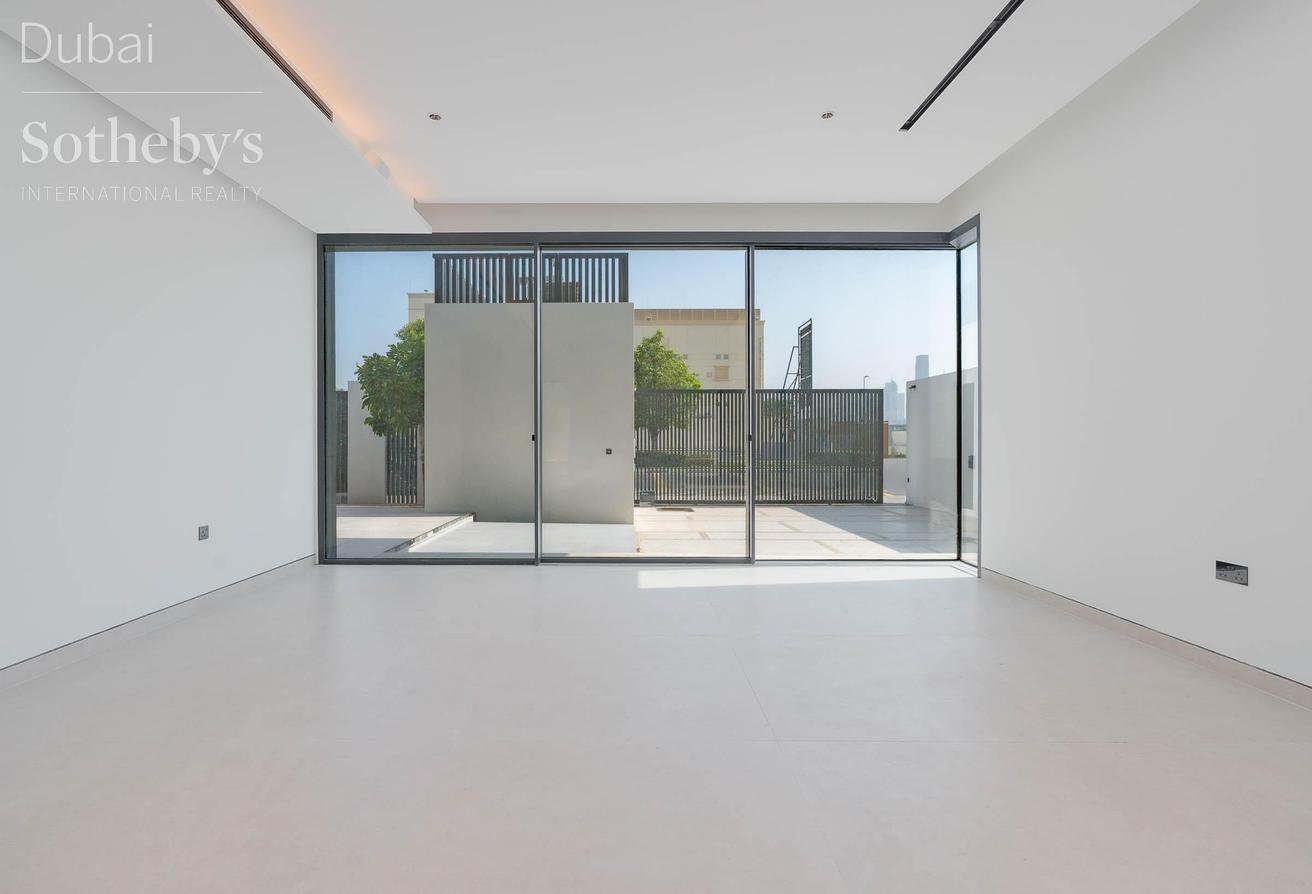 Villa with Dubai Skyline Views in Al Wasl photo 9