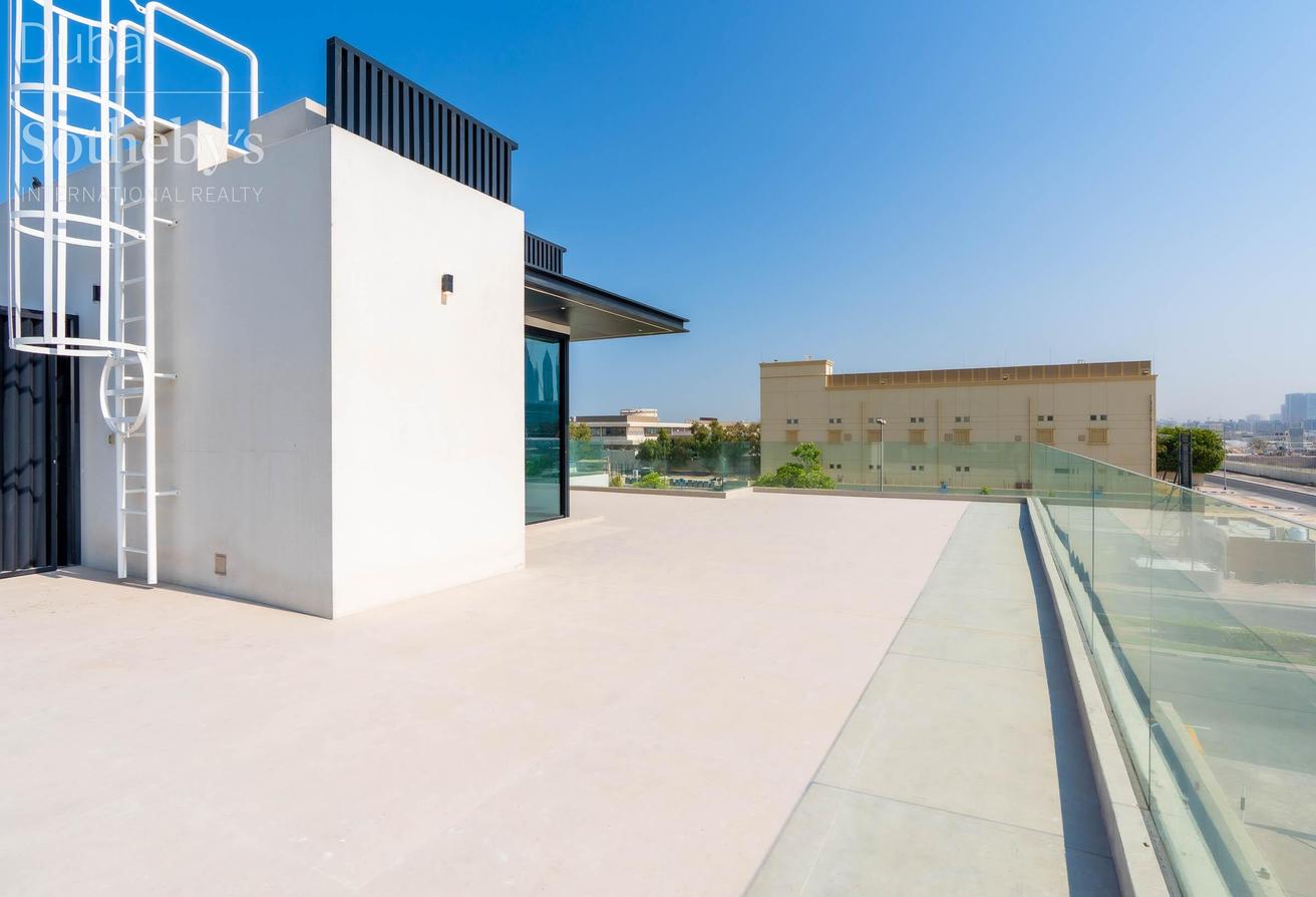 Villa with Dubai Skyline Views in Al Wasl photo 27