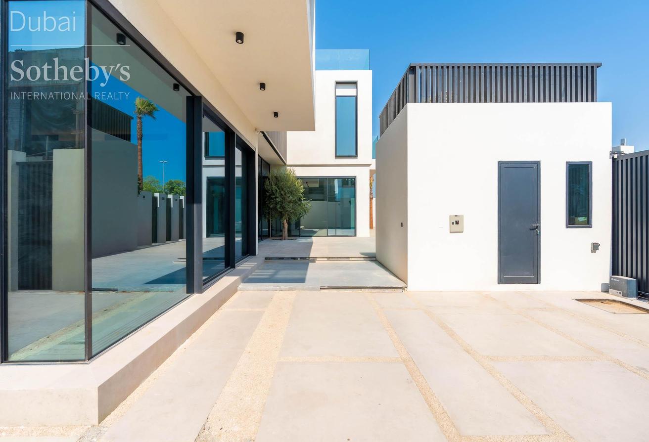 Villa with Dubai Skyline Views in Al Wasl photo 26