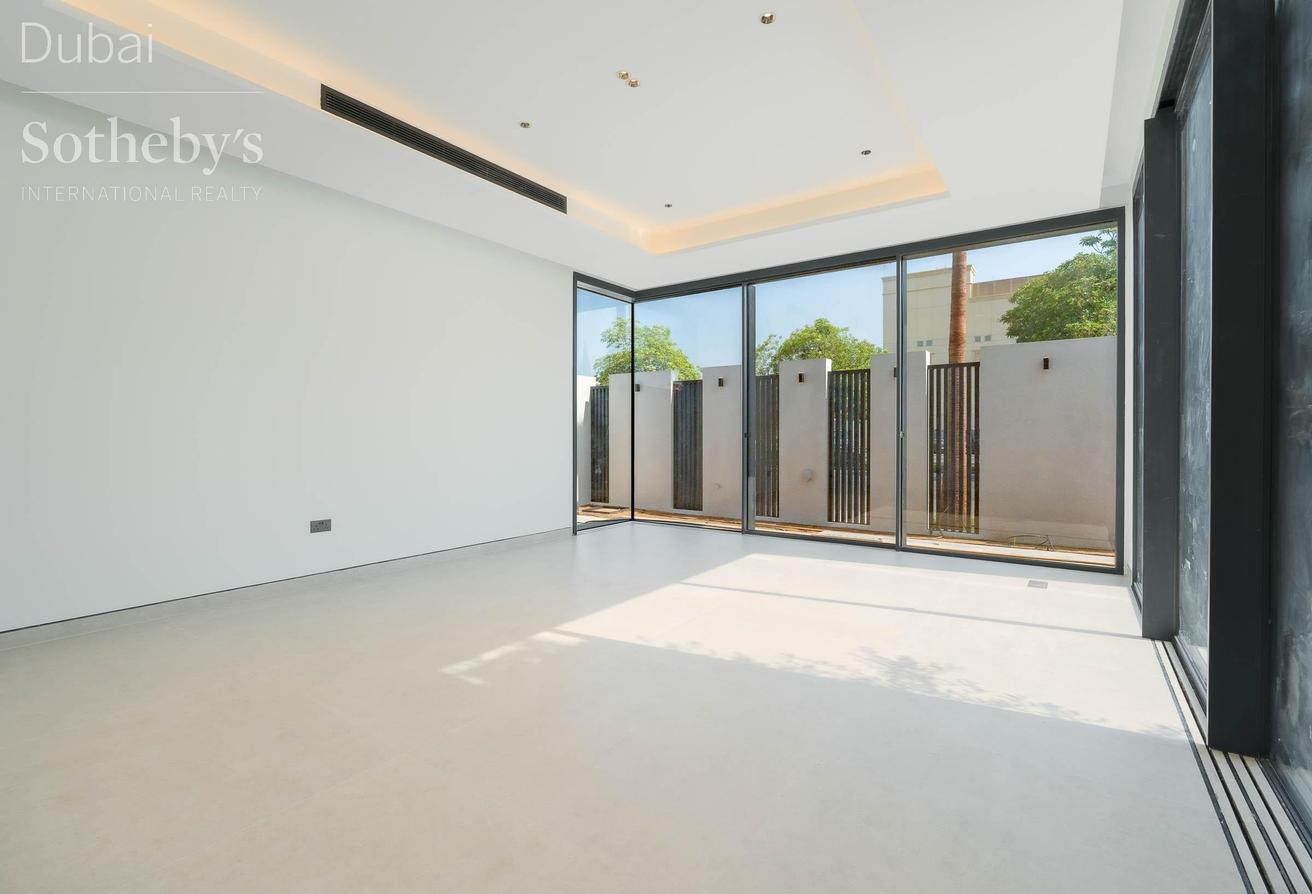 Villa with Dubai Skyline Views in Al Wasl photo 17