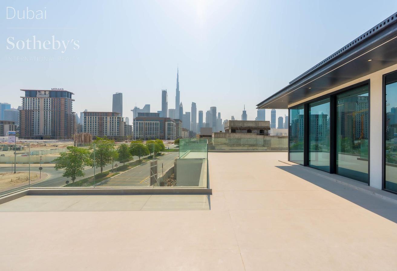 Villa with Dubai Skyline Views in Al Wasl photo 13
