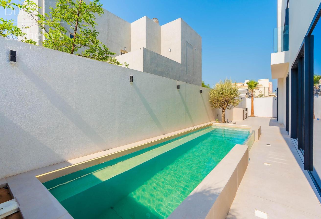 Villa with Dubai Skyline Views in Al Wasl photo 10