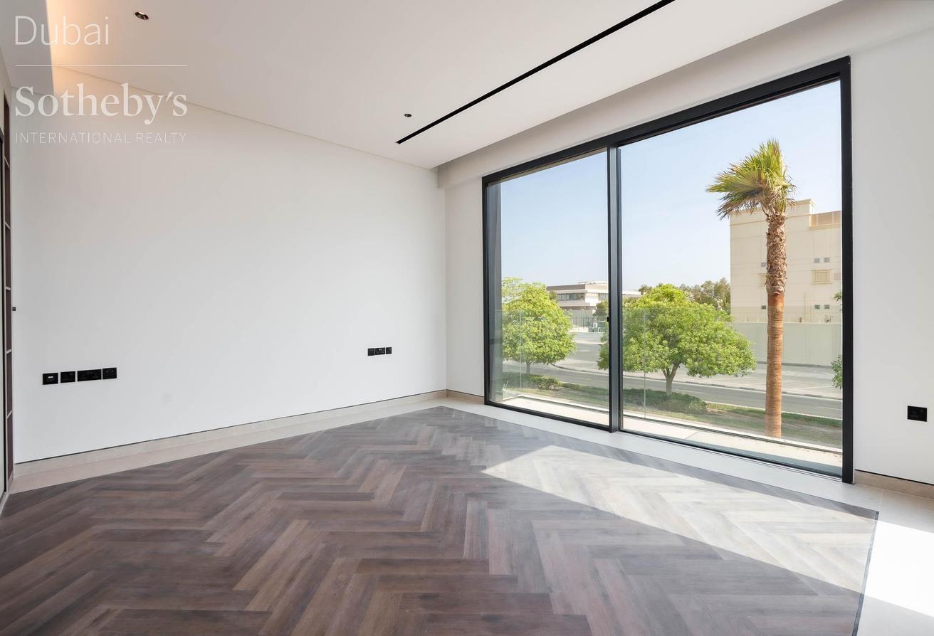 Villa with Dubai Skyline Views in Al Wasl photo 7