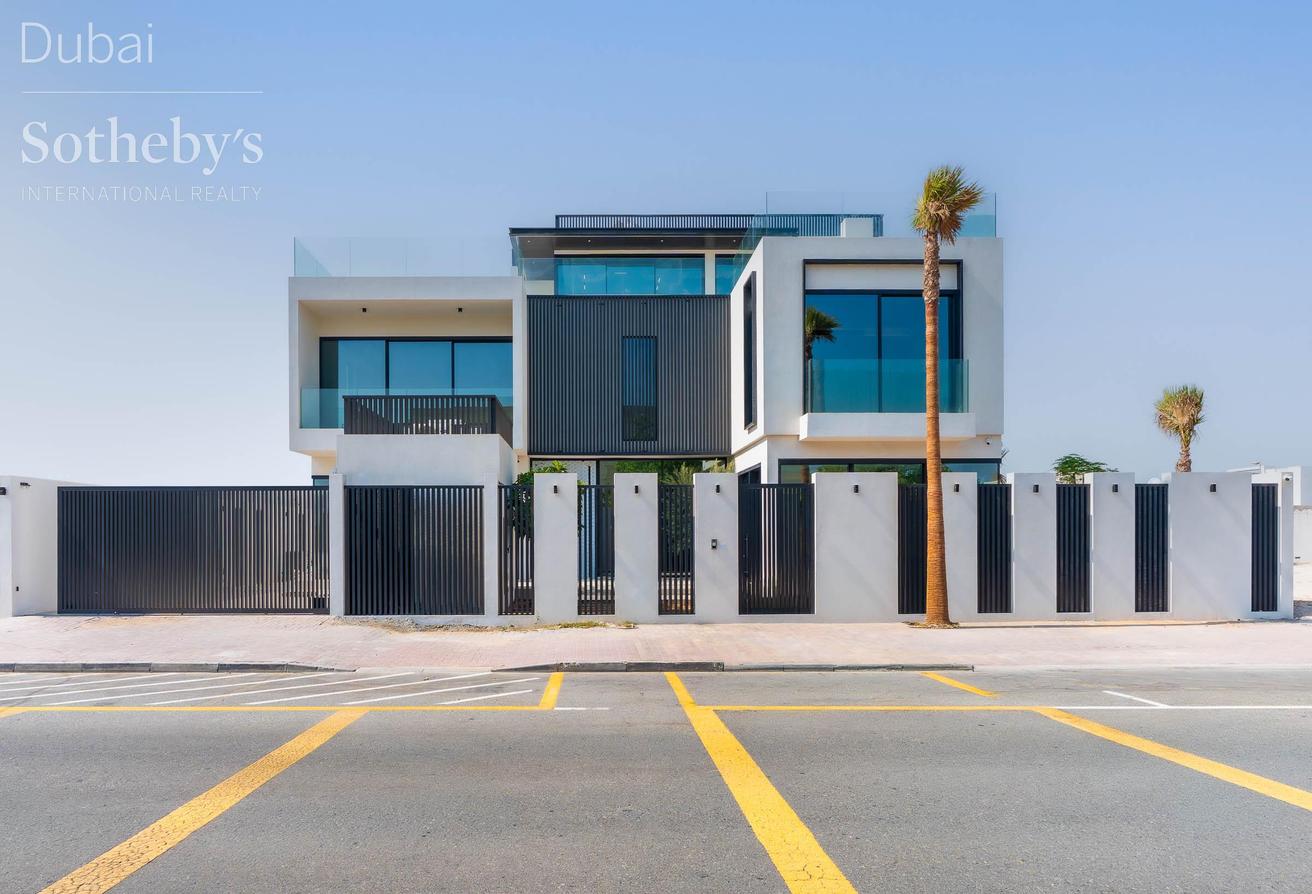 Villa with Dubai Skyline Views in Al Wasl