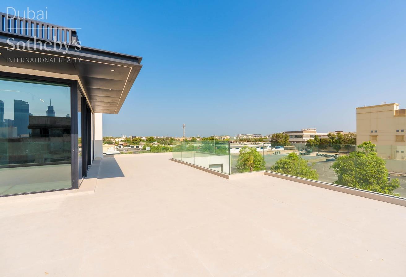 Villa with Dubai Skyline Views in Al Wasl photo 12