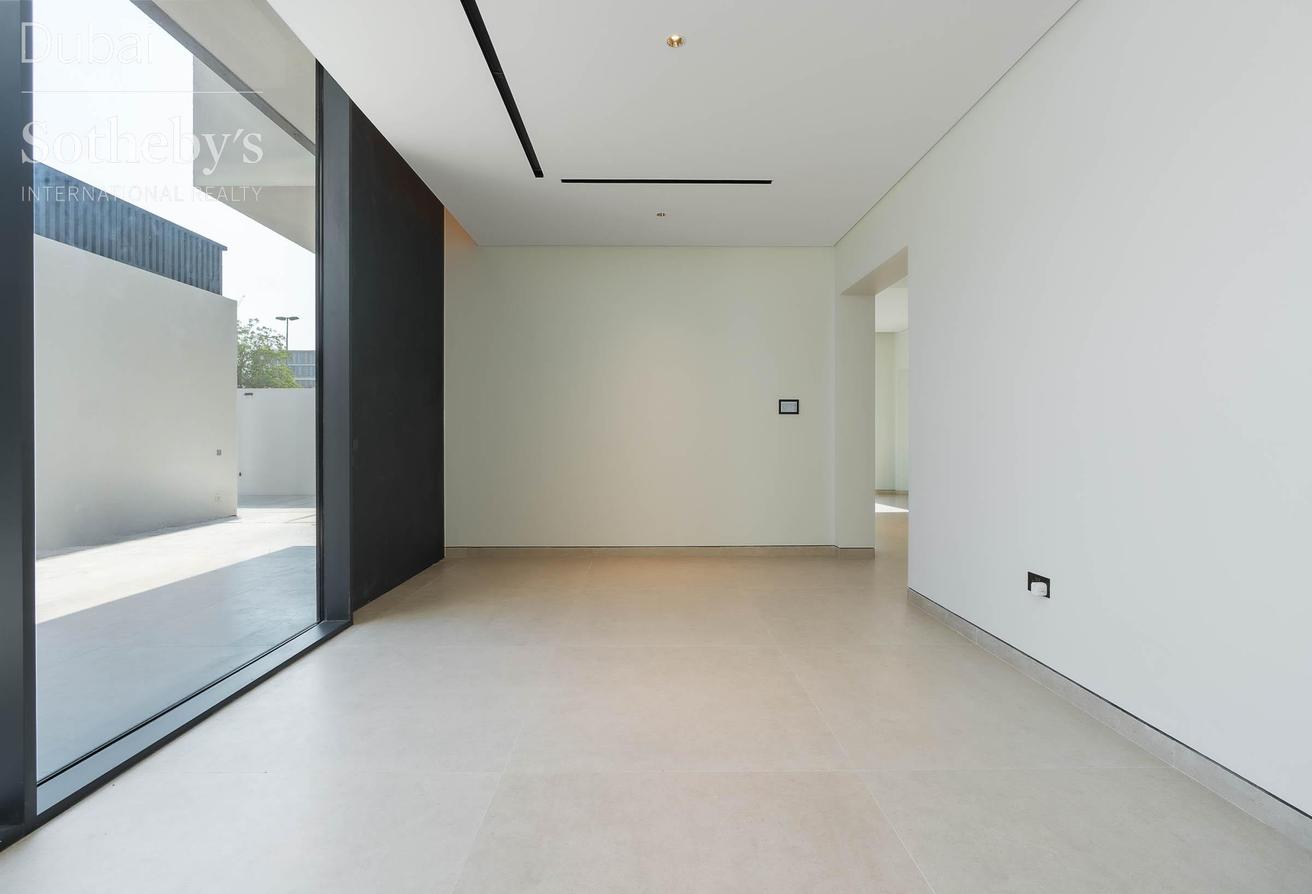 Villa with Dubai Skyline Views in Al Wasl photo 15