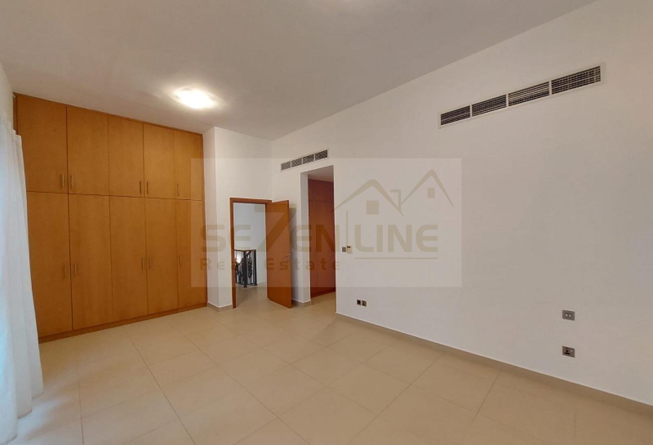 Vacant | 4BR Independent Villa | Private Pool photo 8