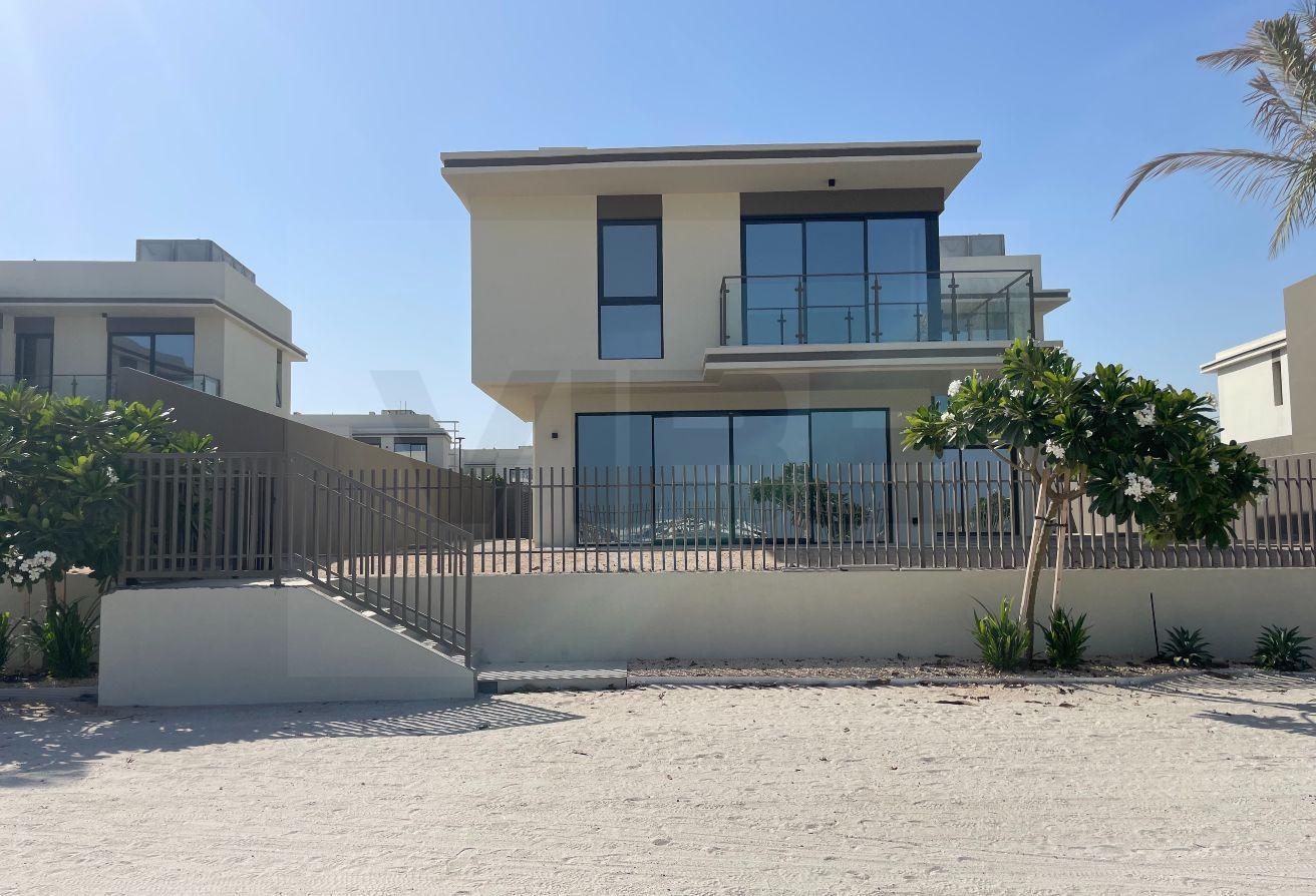 5 Bed Villa I Direct Beach Front I Wynn View