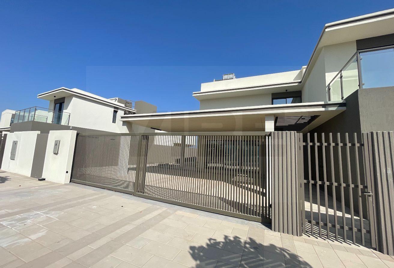 5 Bed Villa I Direct Beach Front I Wynn View