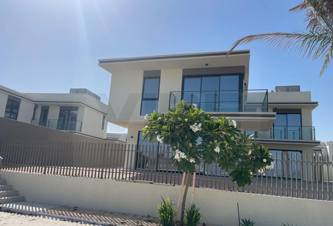 5 Bed Villa I Direct Beach Front I Wynn View