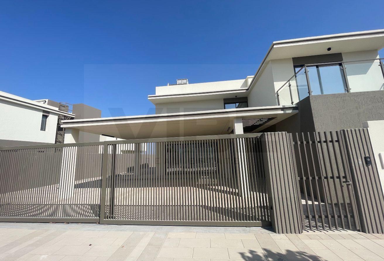 5 Bed Villa I Direct Beach Front I Wynn View