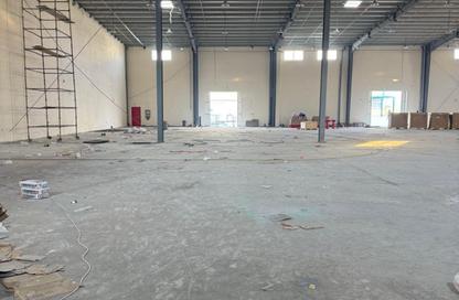Warehouse - Studio - 2 Bathrooms for rent in Umm Al Thuoob - Umm Al Quwain