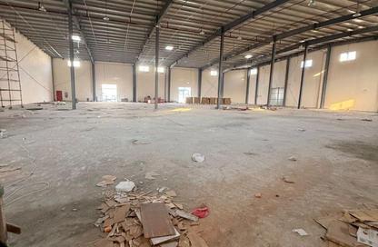 Warehouse - Studio - 2 Bathrooms for rent in Umm Al Thuoob - Umm Al Quwain