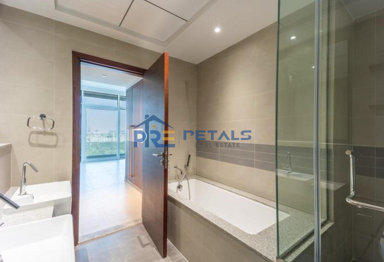 Huge Balcony | Unfurnished | Dubai Frame View photo 8