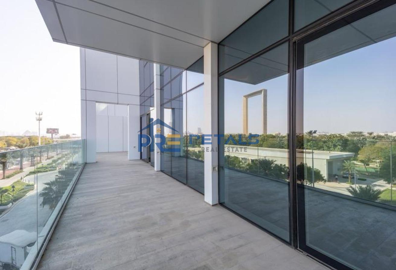 Huge Balcony | Unfurnished | Dubai Frame View photo 20