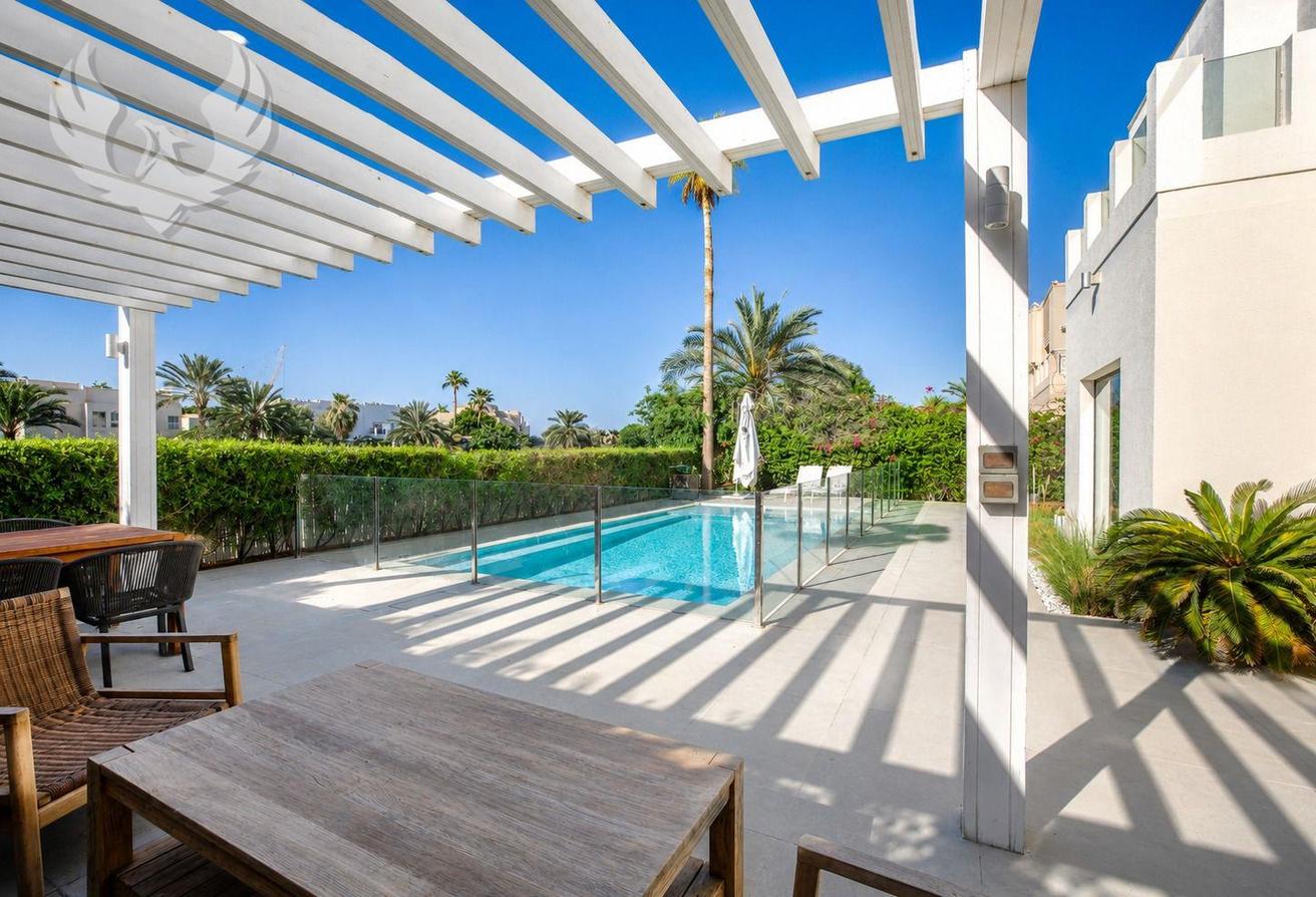 Skyline Luxury | Private Pool | 5-Bed Family Villa photo 17