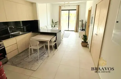 شقة - غرفة نوم - 2 حمامات للايجار في بن غاطي روز - منطقة 15 - قرية جميرا الدائرية - دبي