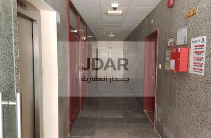 عمارة بالكامل - 8 غرف نوم - 8 حمامات للبيع في تجارية مويلح - الشارقة
