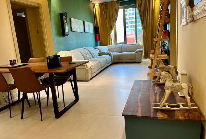 Unique layout |spacious with Maid |fully upgraded.