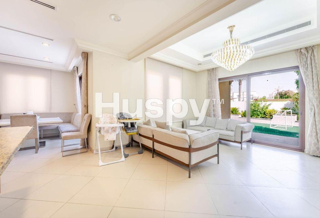 Overlooking Pool | Unfurnished | Vacant photo 6