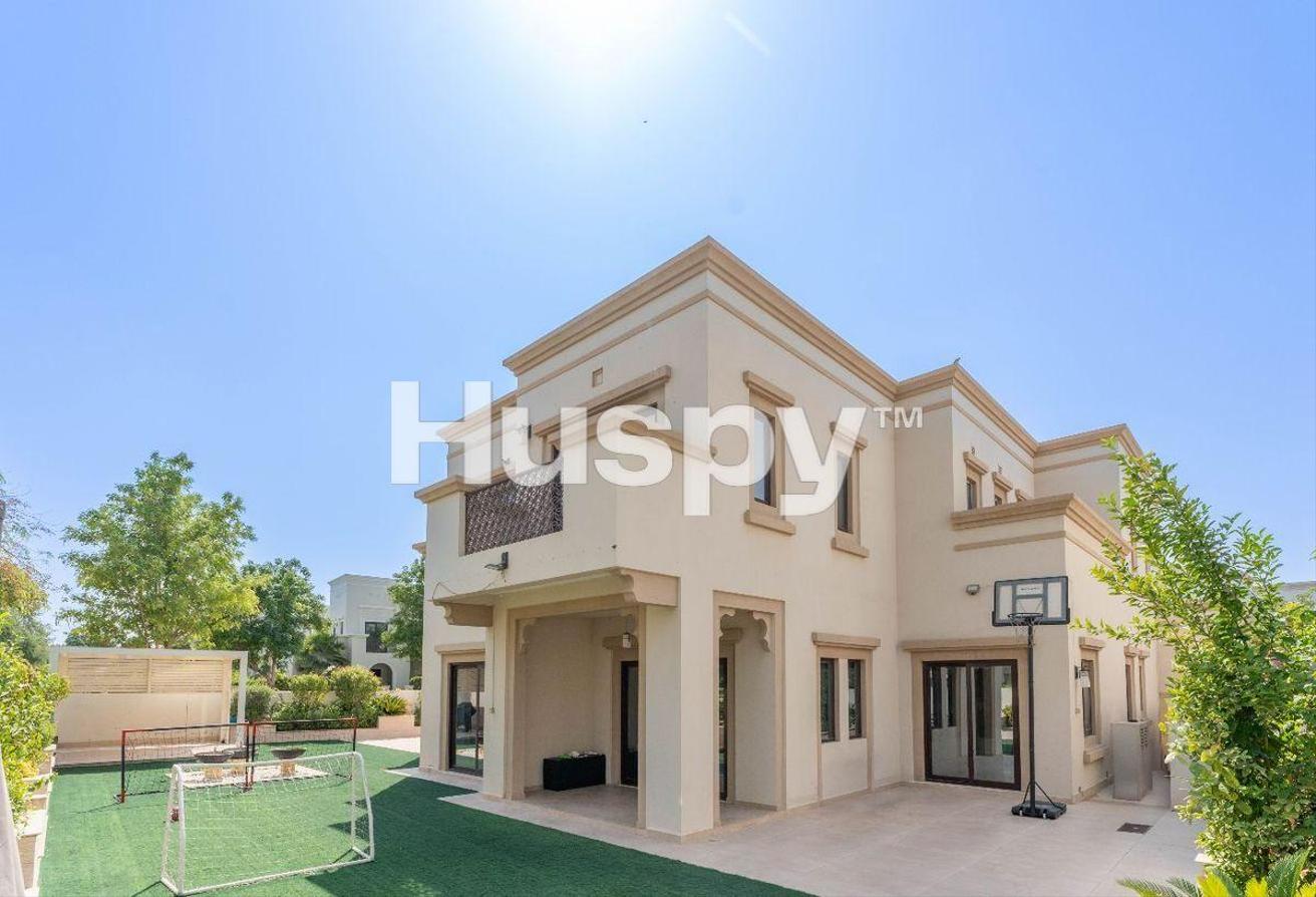 Overlooking Pool | Unfurnished | Vacant photo 17