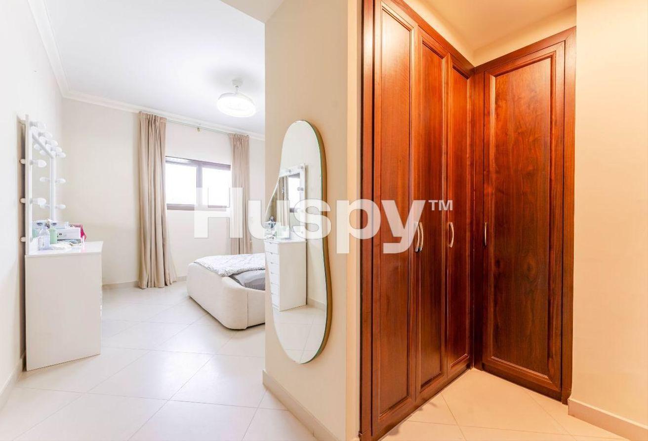 Overlooking Pool | Unfurnished | Vacant photo 14