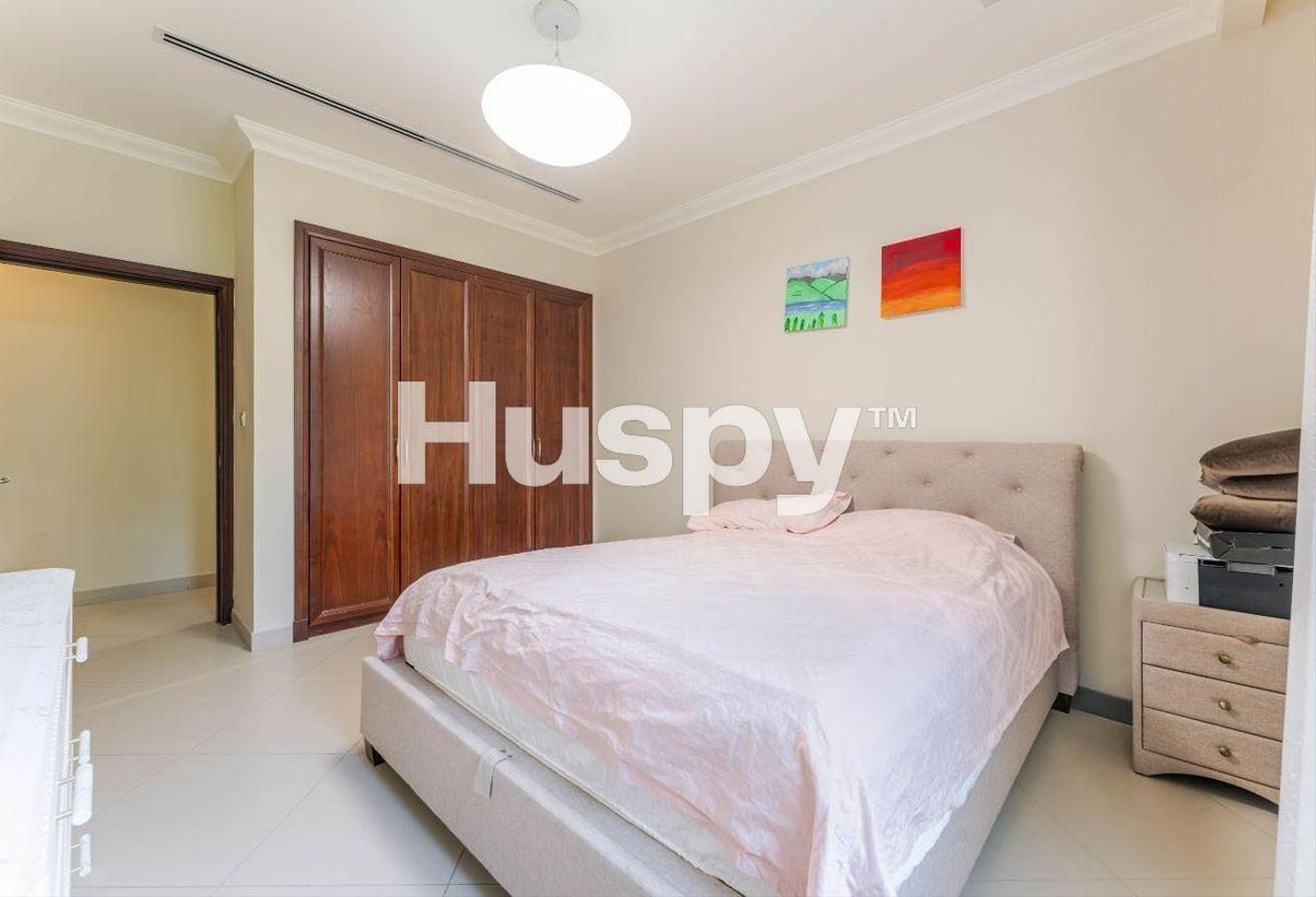 Overlooking Pool | Unfurnished | Vacant photo 11
