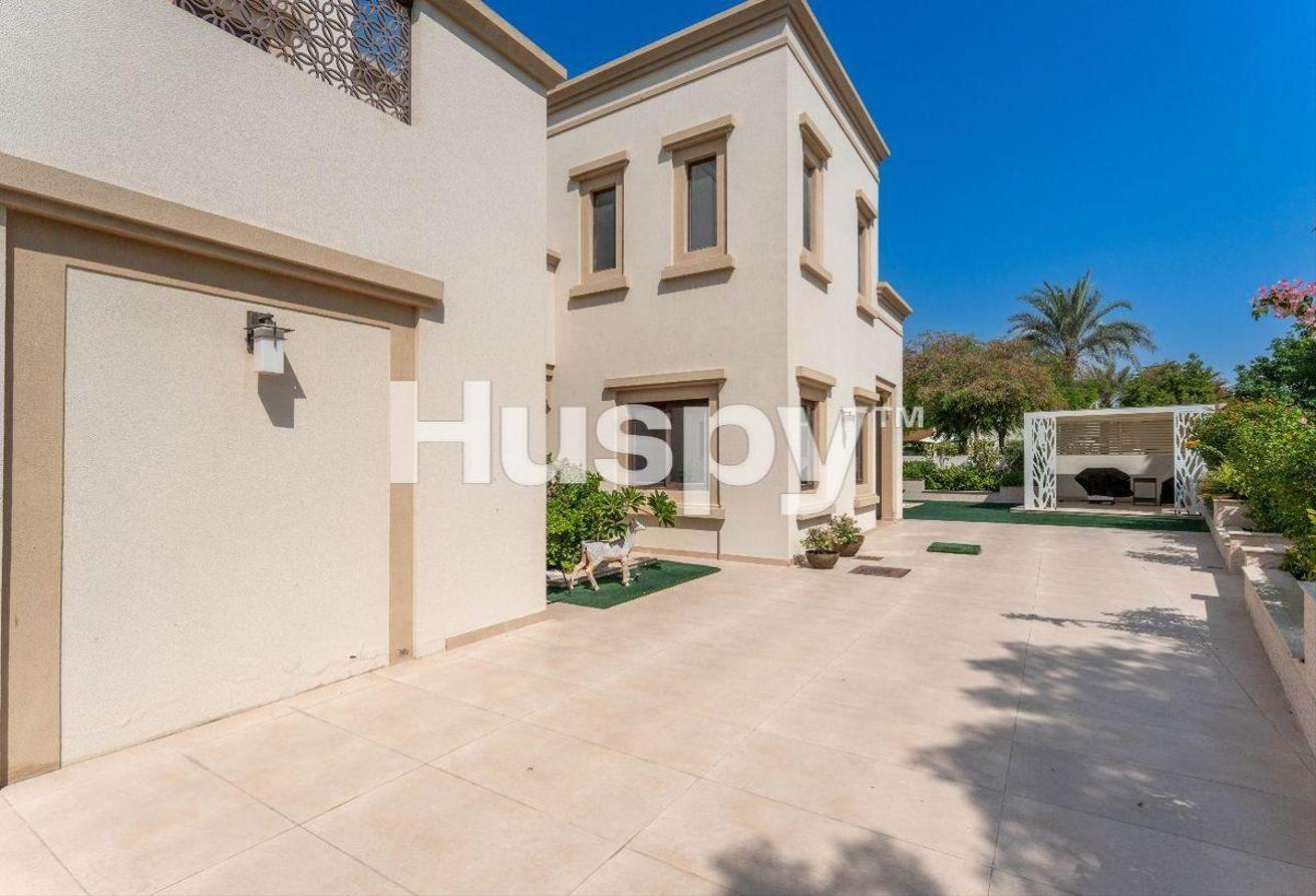 Overlooking Pool | Unfurnished | Vacant photo 18