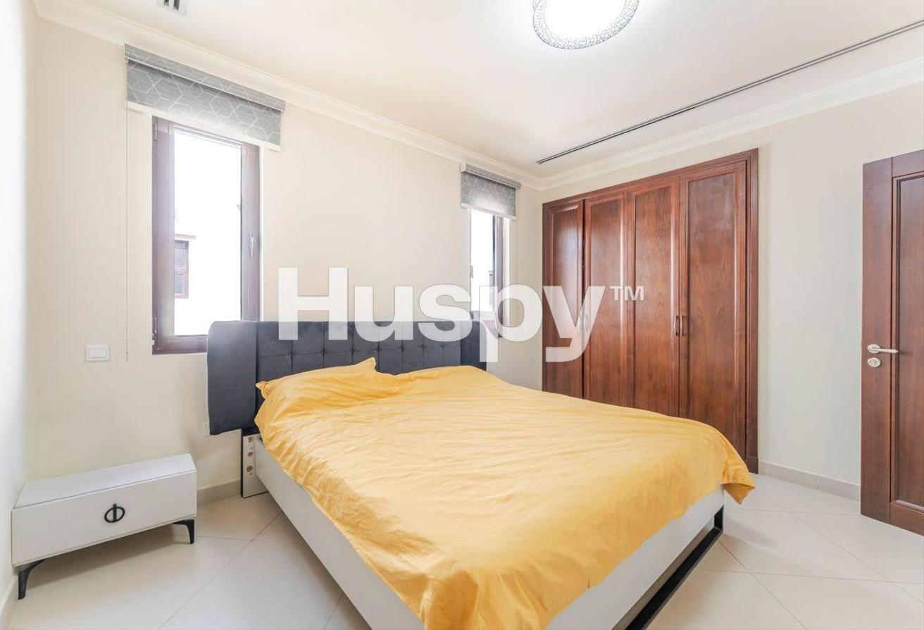 Overlooking Pool | Unfurnished | Vacant photo 12