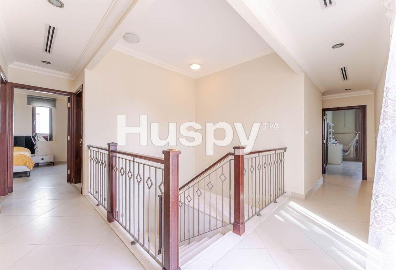 Overlooking Pool | Unfurnished | Vacant photo 8