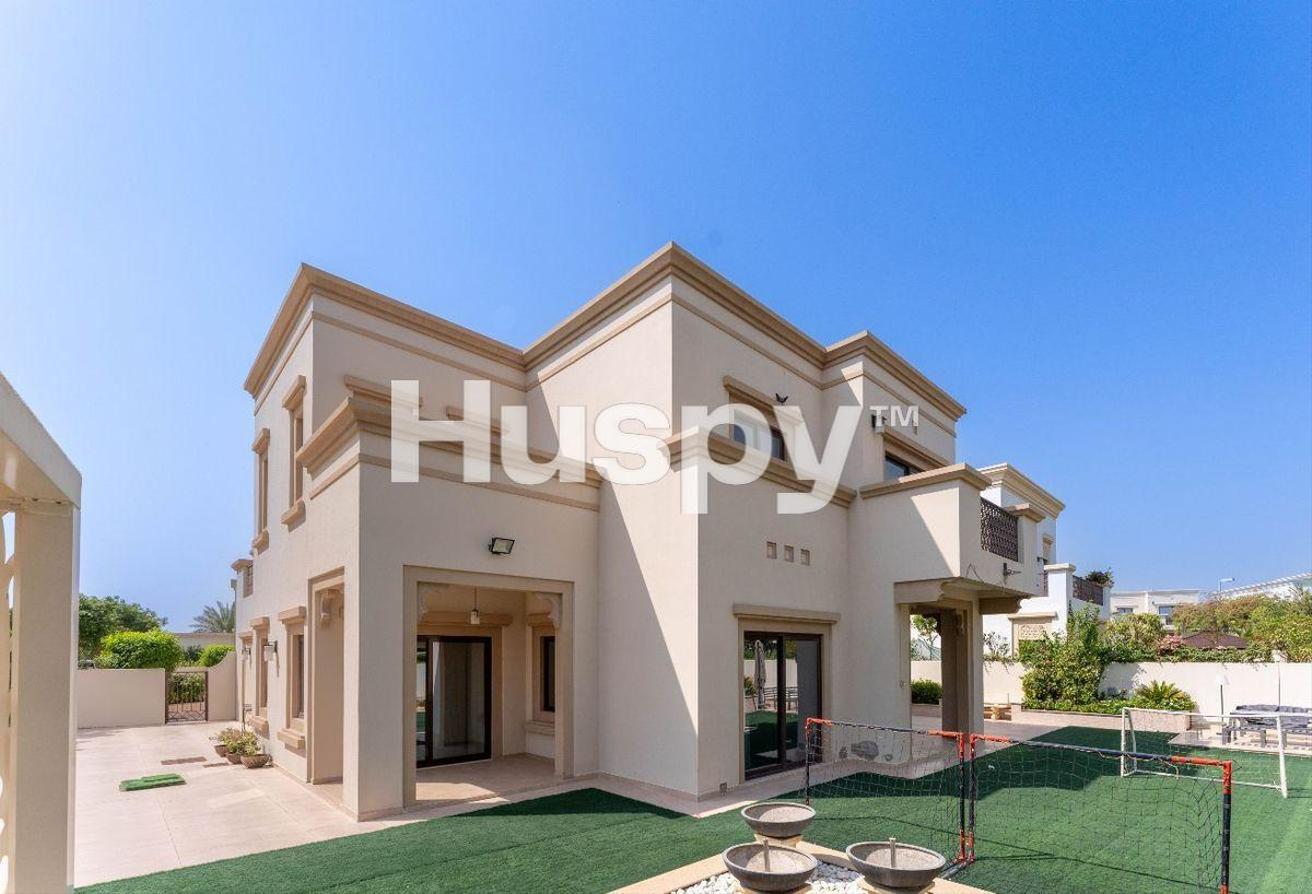 Overlooking Pool | Unfurnished | Vacant photo 16