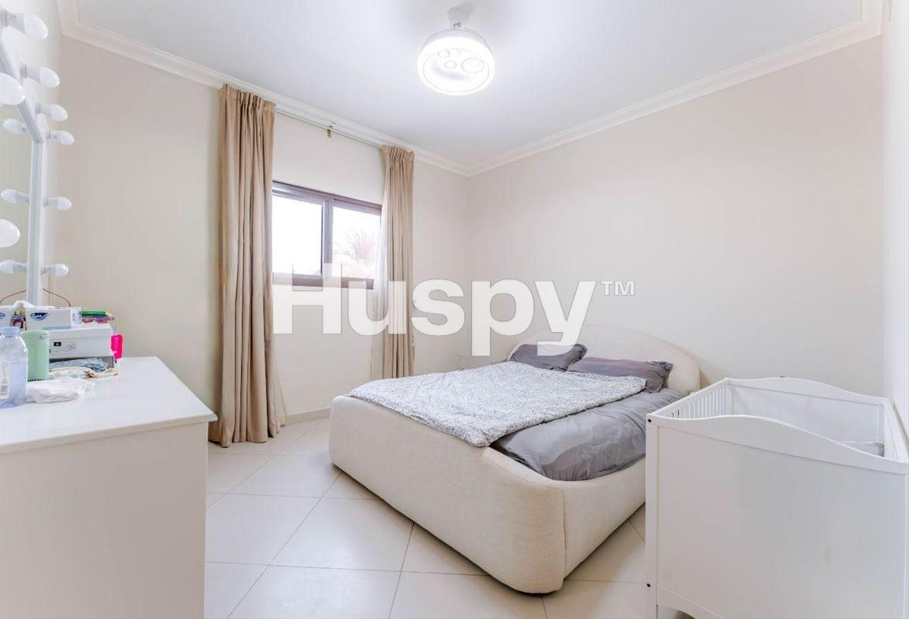 Overlooking Pool | Unfurnished | Vacant photo 13