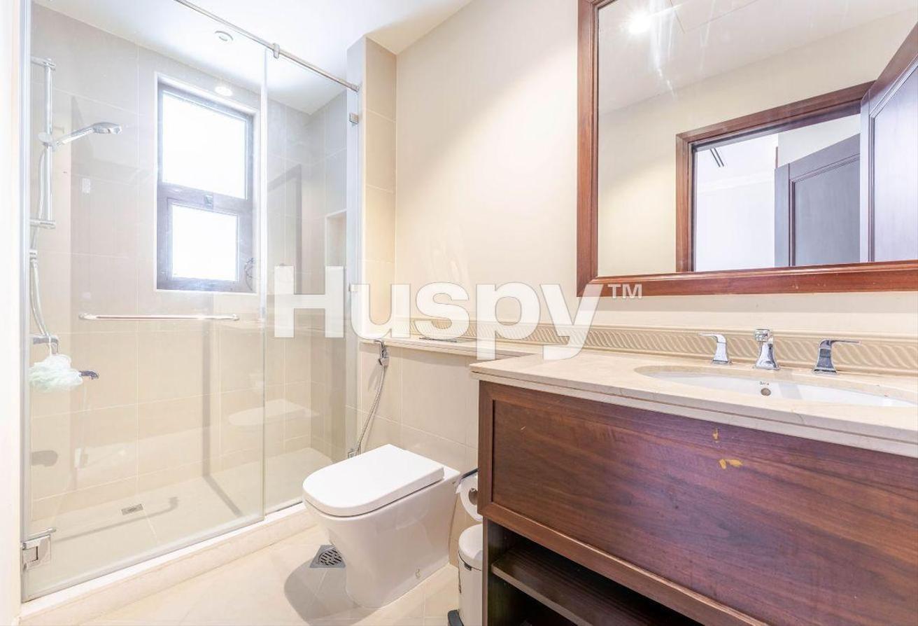 Overlooking Pool | Unfurnished | Vacant photo 15
