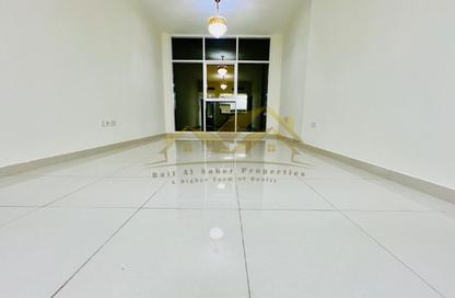 Apartment - 2 - 3 for rent in Infinity Building - Sheikh Zayed Road - Dubai
