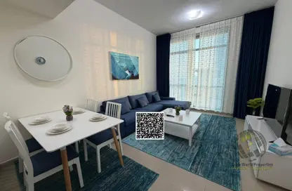 شقة - غرفة نوم - 2 حمامات للايجار في مساكن كورنيش عجمان - طريق كورنيش عجمان - عجمان