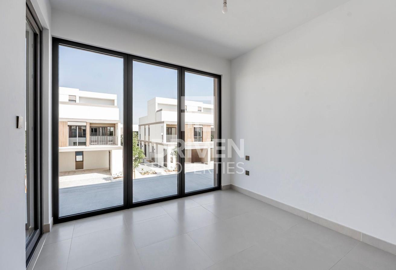 Modern Villa | Direct Access to Pool and Gym photo 10