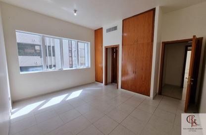 Apartment - 3 - 5 for rent in Khalidiya Centre - Cornich Al Khalidiya - Al Khalidiya - Abu Dhabi