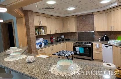Apartment - 3 Bedrooms - 3 Bathrooms for rent in Jash Falqa - Shoreline Apartments - Palm Jumeirah - Dubai