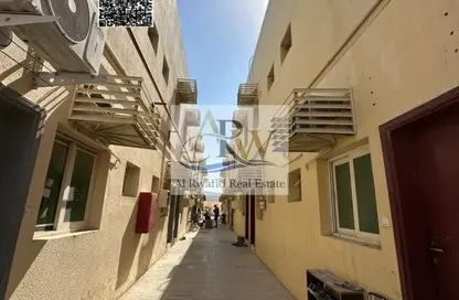 سكن عمال - استوديو - 8 حمامات للايجار في المنطقة الصناعية رقم 5 - المنطقة الصناعية بالشارقة - الشارقة