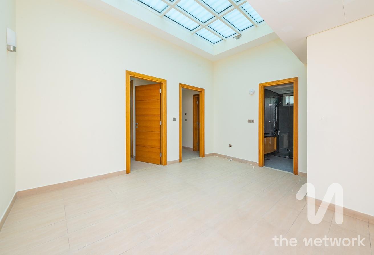Single Row | Large Plot | Private Pool | Available photo 9