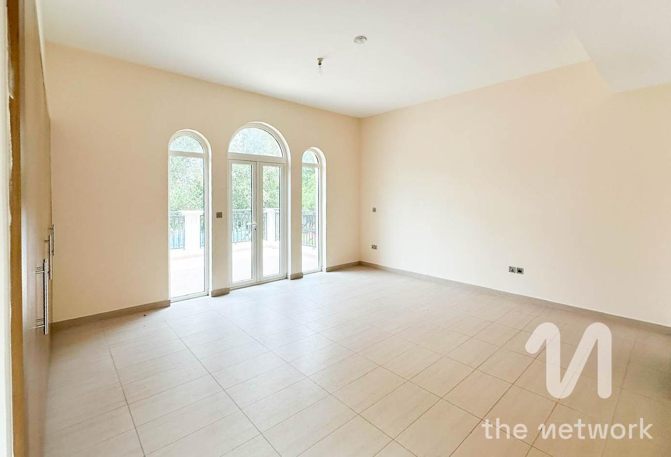 Single Row | Large Plot | Private Pool | Available photo 15