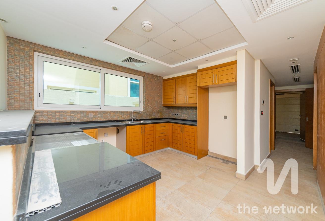 Single Row | Large Plot | Private Pool | Available photo 4