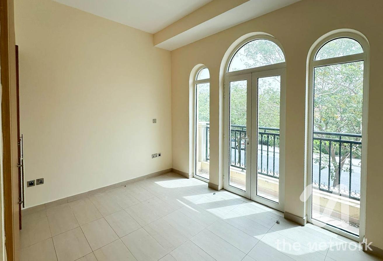 Single Row | Large Plot | Private Pool | Available photo 16