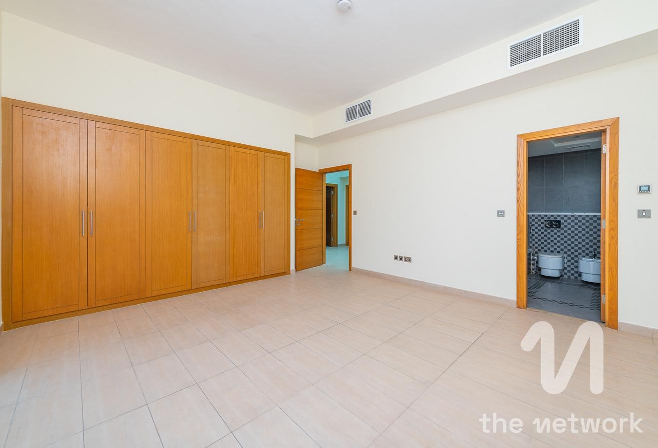 Single Row | Large Plot | Private Pool | Available photo 8