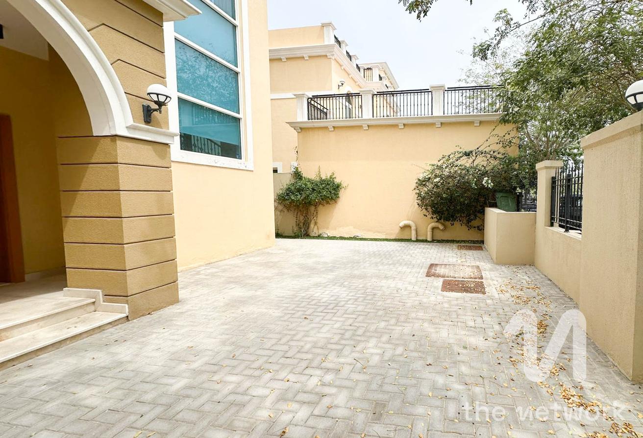Single Row | Large Plot | Private Pool | Available photo 12