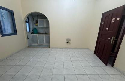 Apartment - Studio - 1 Bathroom for rent in Bu Tina - Al Sharq - Sharjah