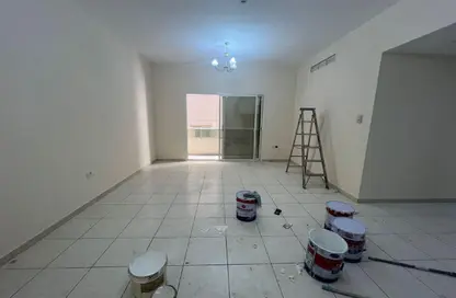 شقة - 2 غرف نوم - 2 حمامات للايجار في شارع التعاون الجديد - التعاون - الشارقة