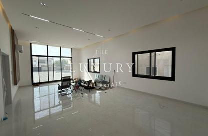 Villa - 5 Bedrooms - 6 Bathrooms for rent in Al Barsha 3 - Al Barsha - Dubai Villa - 5 Bedrooms - 6 Bathrooms for rent in Al Barsha 3 - Al Barsha - Dubai